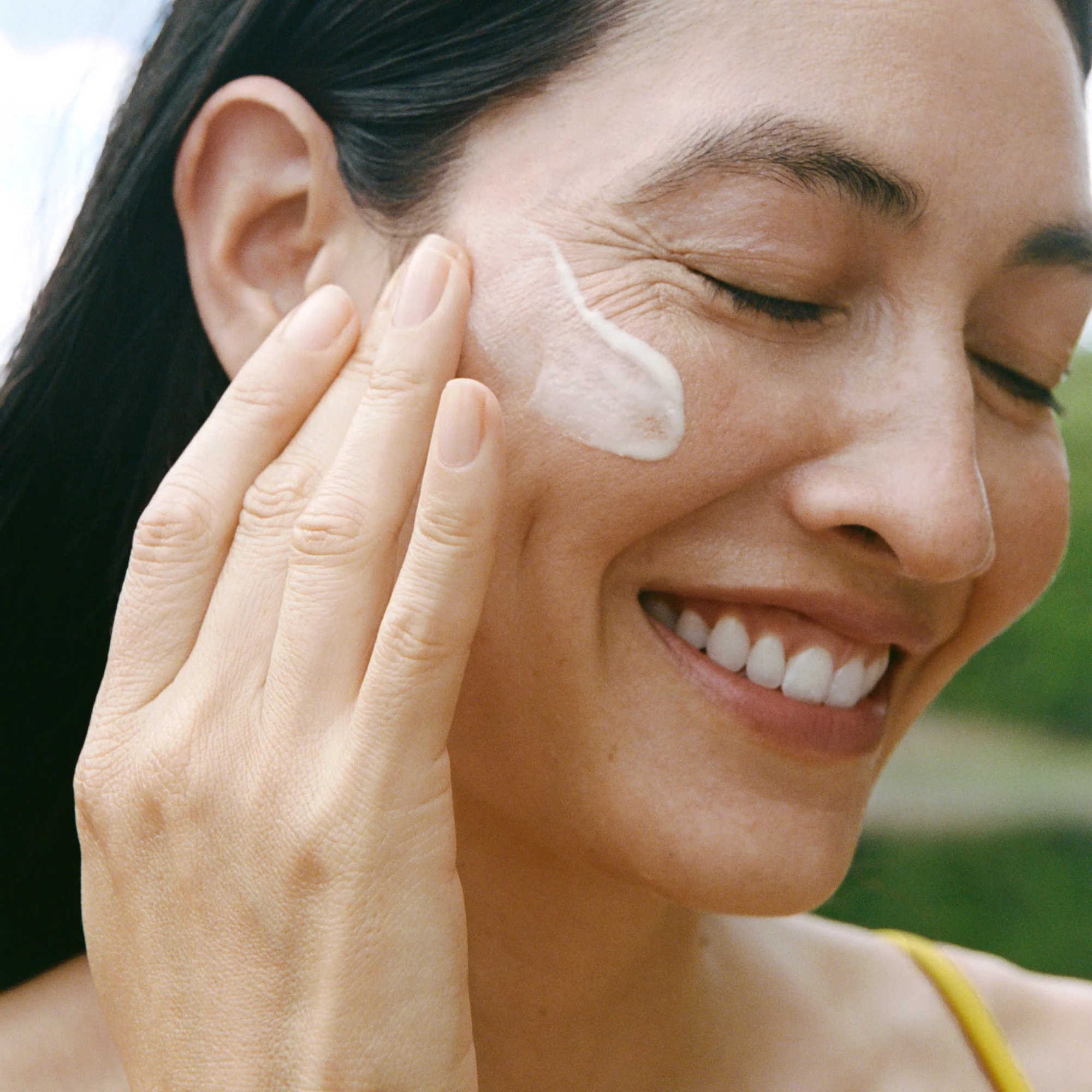 Mountain Glow Golden Serum - Image 5